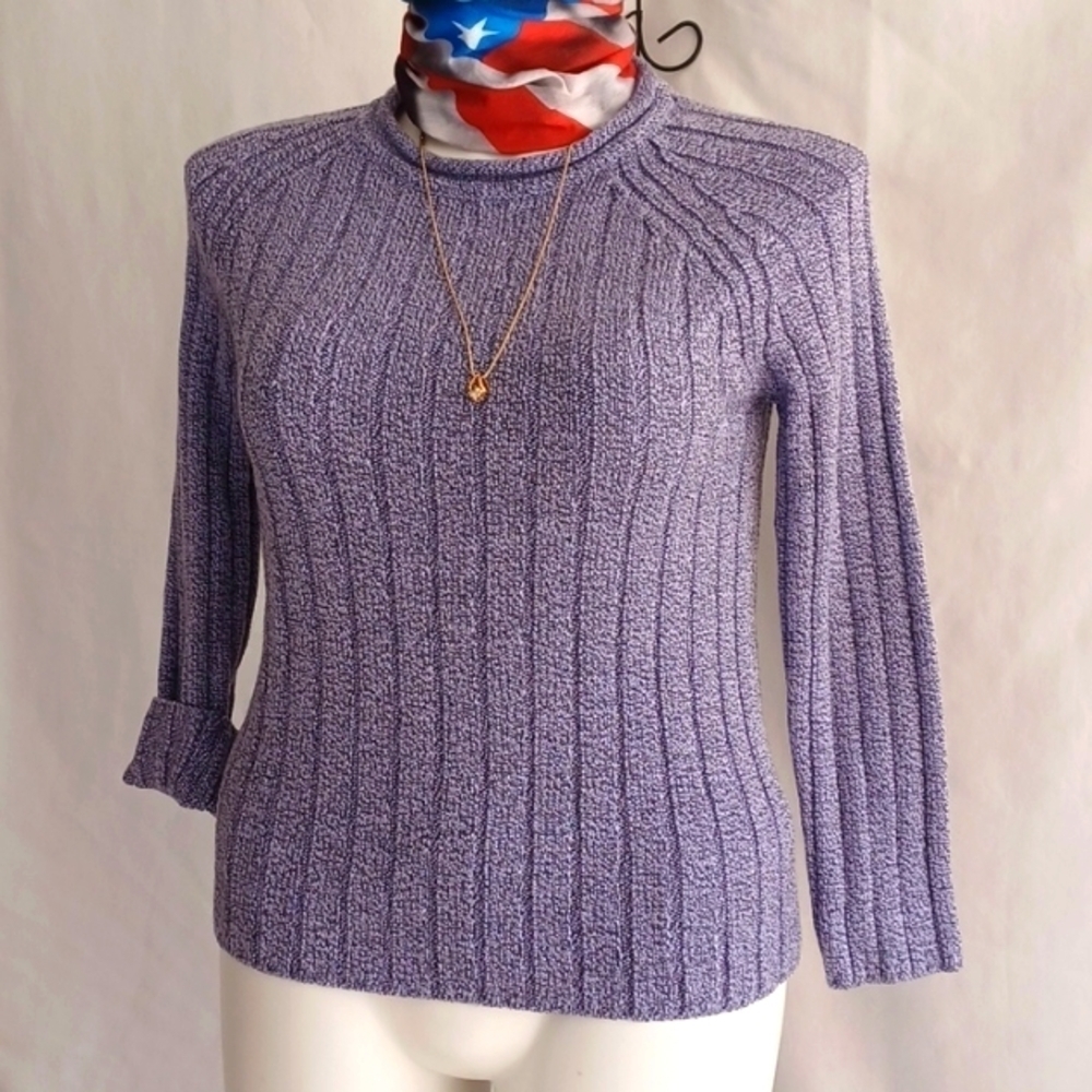 CAROLYN TAYLOR sweater in a beautiful lavender knit size small